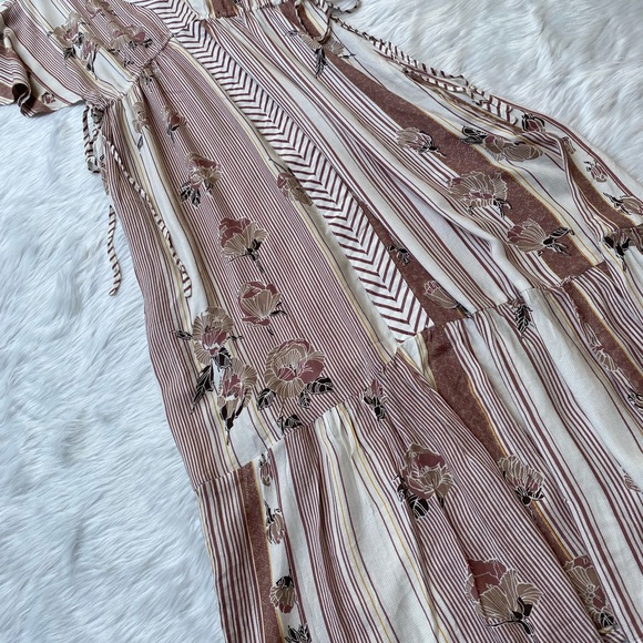 🌻Cotton printed midi dress with adjustable lace.
🌻bust-36
🌻length-50 - Picture 2 of 6